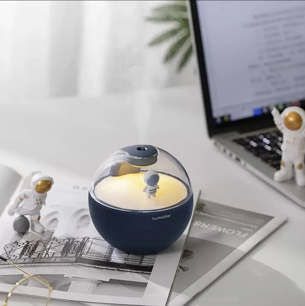 دستگاه بخور سرد رومیزی طرح فضانورد (Humidifier)